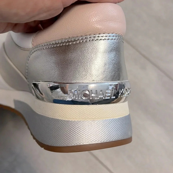 HOST PICK 🌸NWOT MICHAEL KORS Taupe Pink Silver Leather Sneaker Shoe, Size 9 - Picture 12 of 13